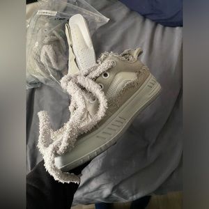 Size 10 in men size 9 in women